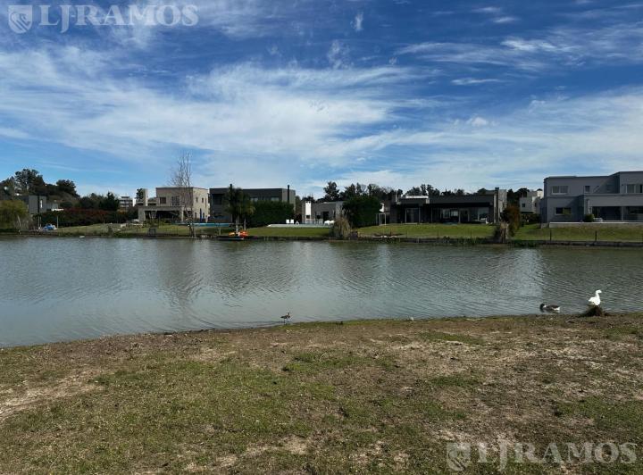 Casa · 190m² · 5 Ambientes · 1 Cochera