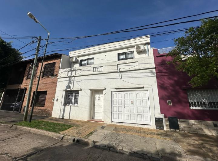 Casa · 180m² · 6 Ambientes · 1 Cochera