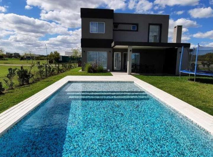 Casa · 190m² · 5 Ambientes · 4 Cocheras