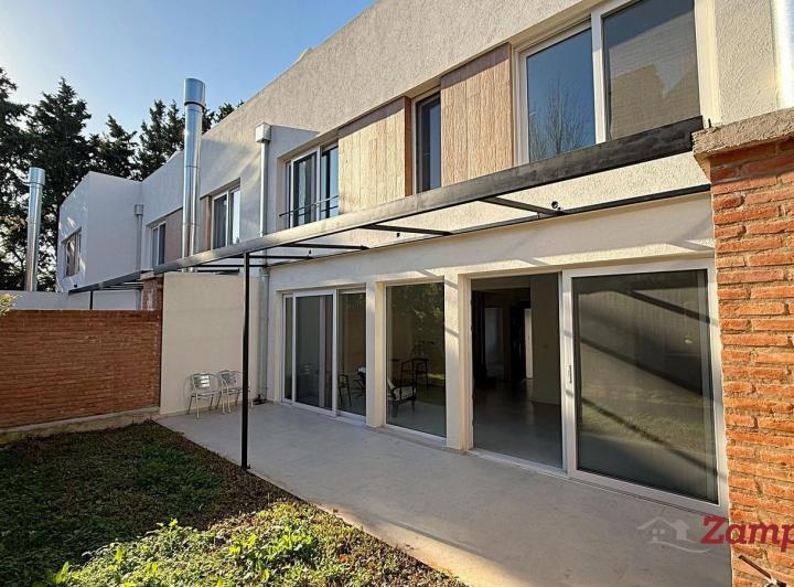 Casa · 156m² · 5 Ambientes · 2 Cocheras