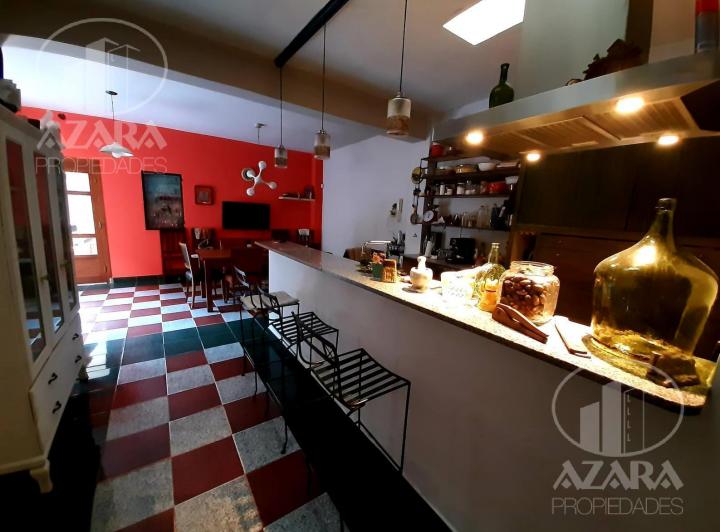Casa · 238m² · 9 Ambientes