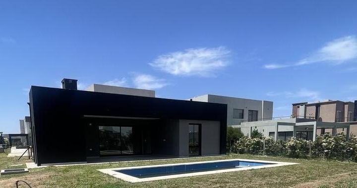 Casa · 170m² · 5 Ambientes · 2 Cocheras