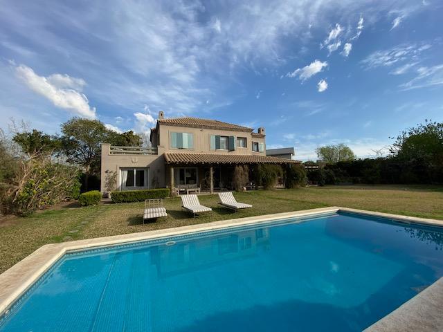 Casa · 288m² · 6 Ambientes · 2 Cocheras