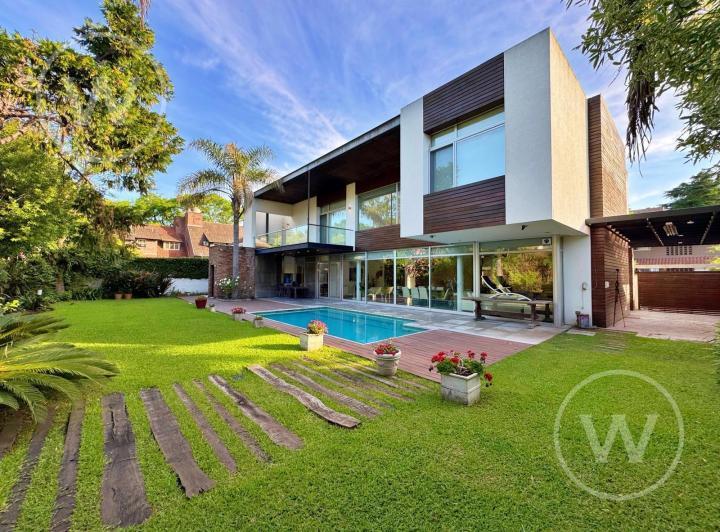 Casa · 336m² · 5 Ambientes · 4 Cocheras