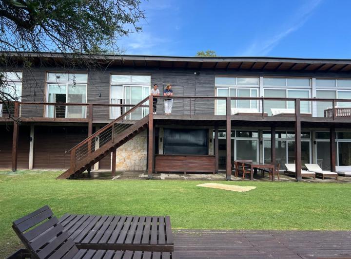 Casa · 800m² · 10 Ambientes · 4 Cocheras