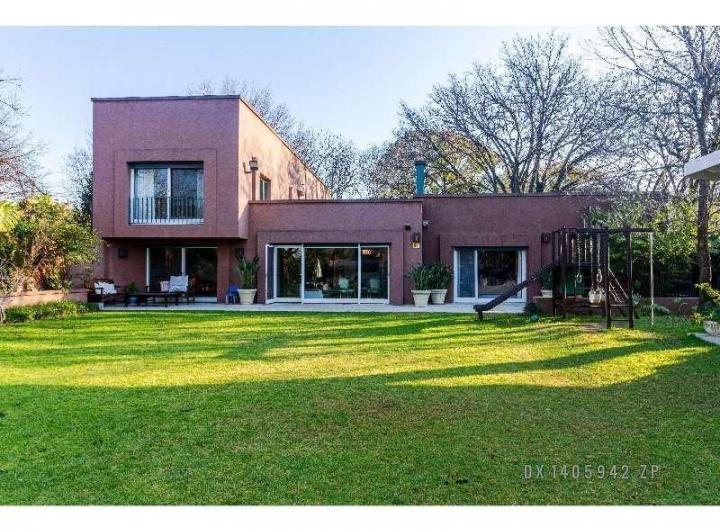 Casa · 480m² · 6 Ambientes · 1 Cochera