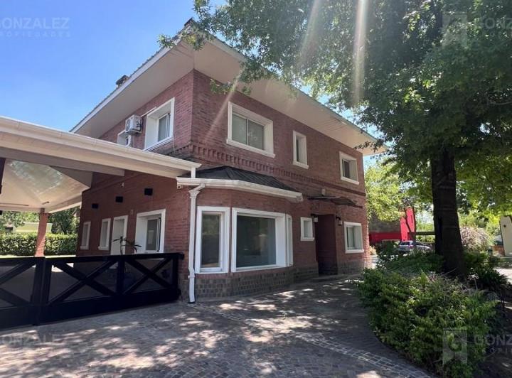 Casa · 320m² · 7 Ambientes · 6 Cocheras