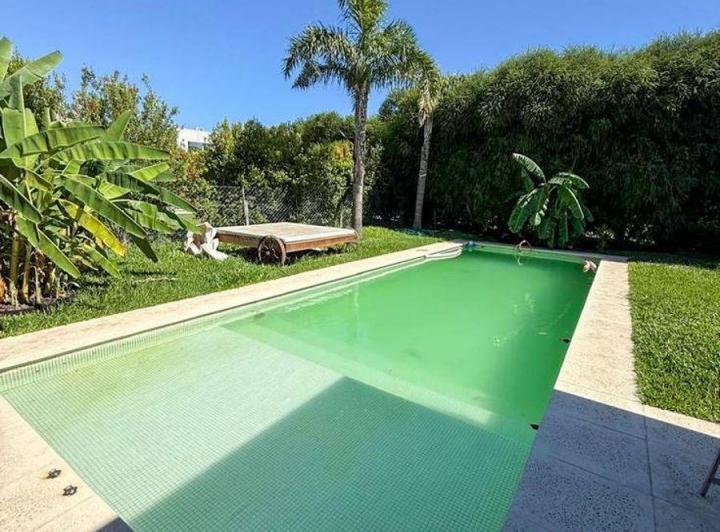 Casa · 380m² · 5 Ambientes · 2 Cocheras