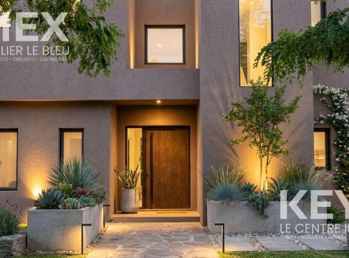 Casa · 176m² · 5 Ambientes · 2 Cocheras