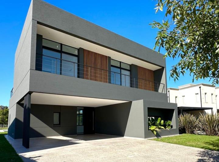 Casa · 199m² · 5 Ambientes · 2 Cocheras