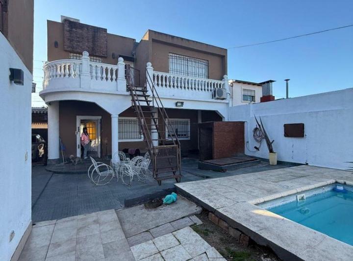 Casa · 219ha · 5 Ambientes · 1 Cochera