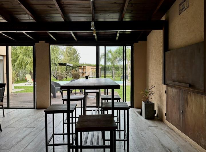 Casa · 180m² · 5 Ambientes · 1 Cochera
