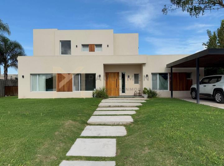 Casa · 200m² · 6 Ambientes · 1 Cochera