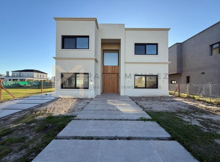 Casa · 200m² · 5 Ambientes · 1 Cochera