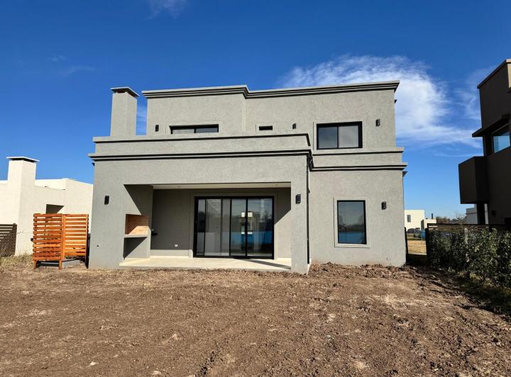 Casa · 179m² · 5 Ambientes · 2 Cocheras