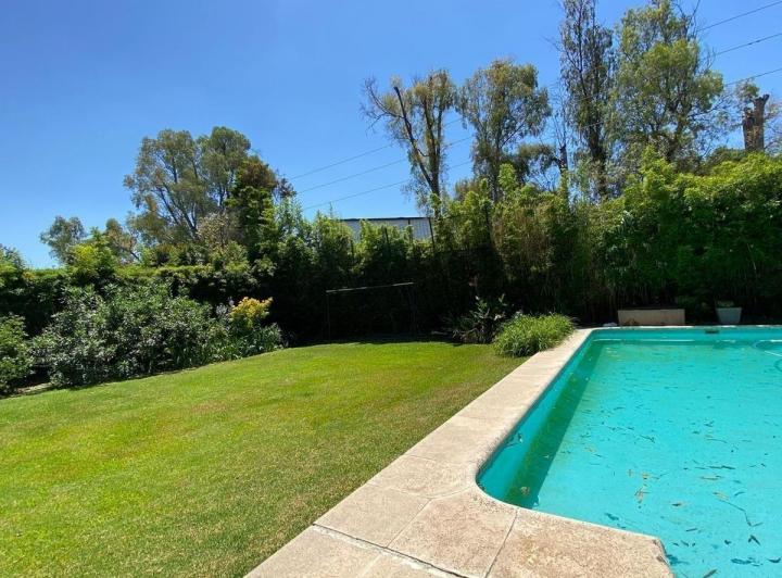 Casa · 300m² · 5 Ambientes · 2 Cocheras