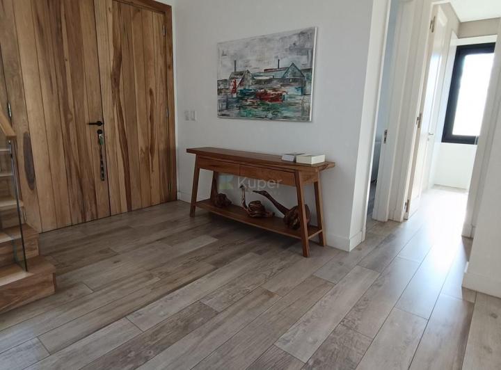 Casa · 286m² · 7 Ambientes · 2 Cocheras