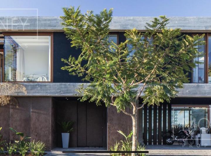 Casa · 378m² · 7 Ambientes · 2 Cocheras