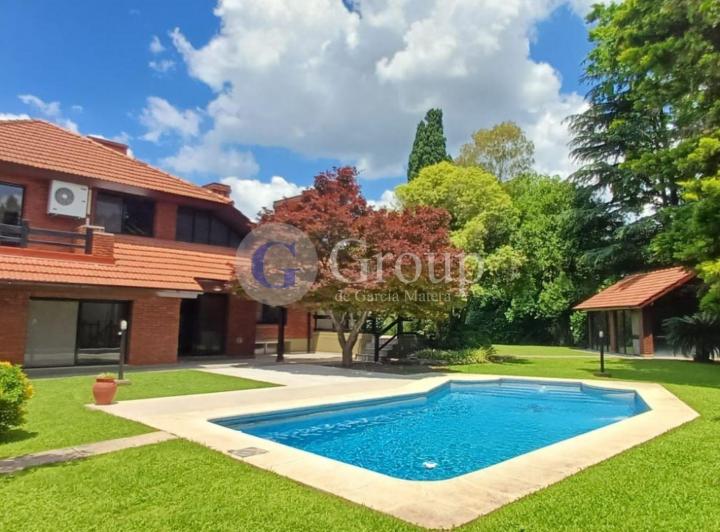 Casa · 270m² · 6 Ambientes · 2 Cocheras