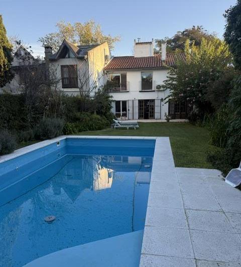 Casa · 420m² · 4 Ambientes · 1 Cochera