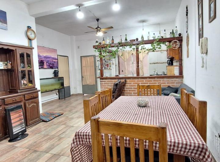 Casa · 145m² · 6 Ambientes · 1 Cochera