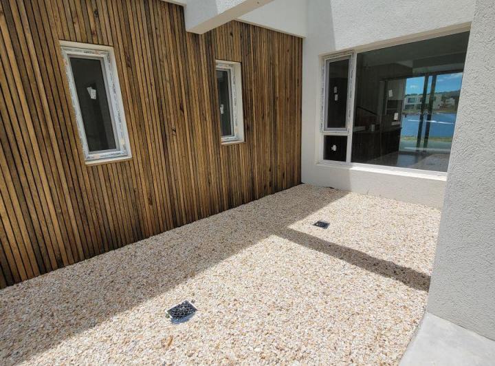 Casa · 210m² · 5 Ambientes · 2 Cocheras