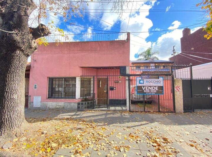 Casa · 200m² · 5 Ambientes · 2 Cocheras