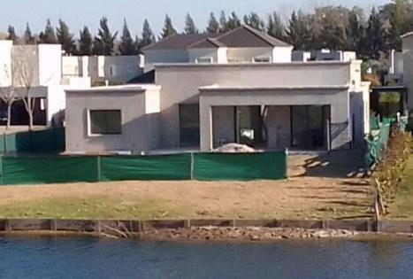Casa · 180m² · 5 Ambientes · 1 Cochera