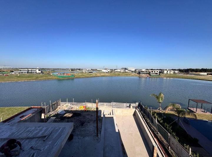 Casa · 585m² · 6 Ambientes · 1 Cochera