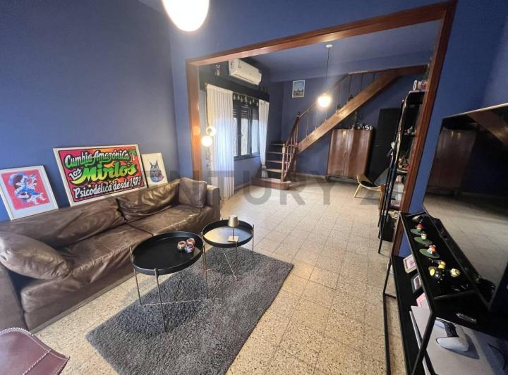Casa · 190m² · 6 Ambientes · 4 Cocheras