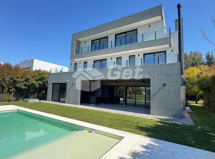 Casa · 448m² · 9 Ambientes