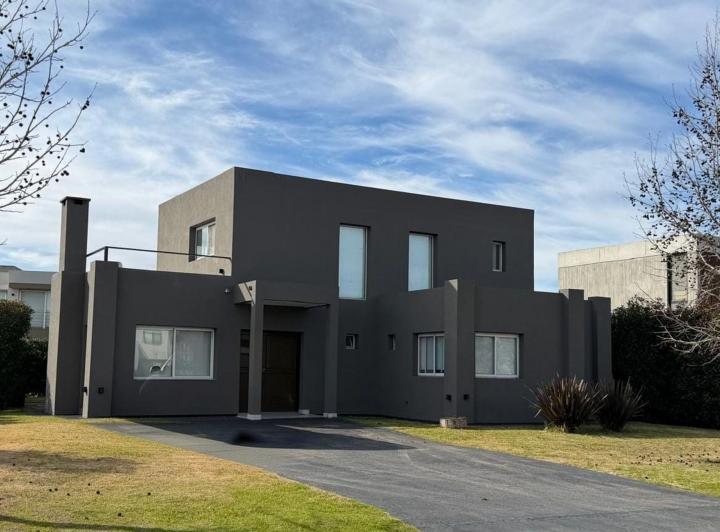 Casa · 186m² · 5 Ambientes · 2 Cocheras