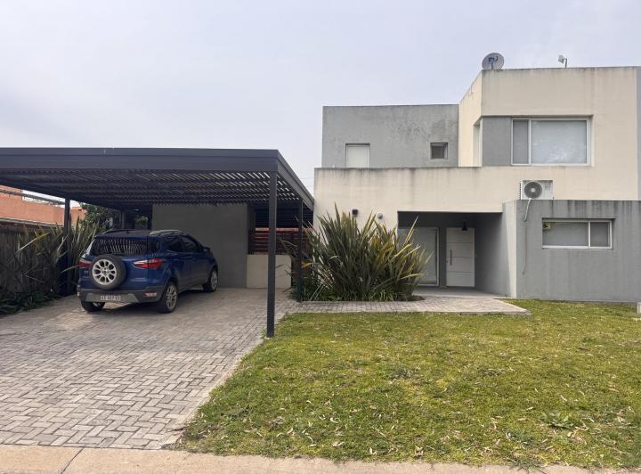 Casa · 135m² · 5 Ambientes · 2 Cocheras