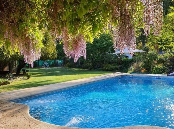 Casa · 340m² · 6 Ambientes · 3 Cocheras