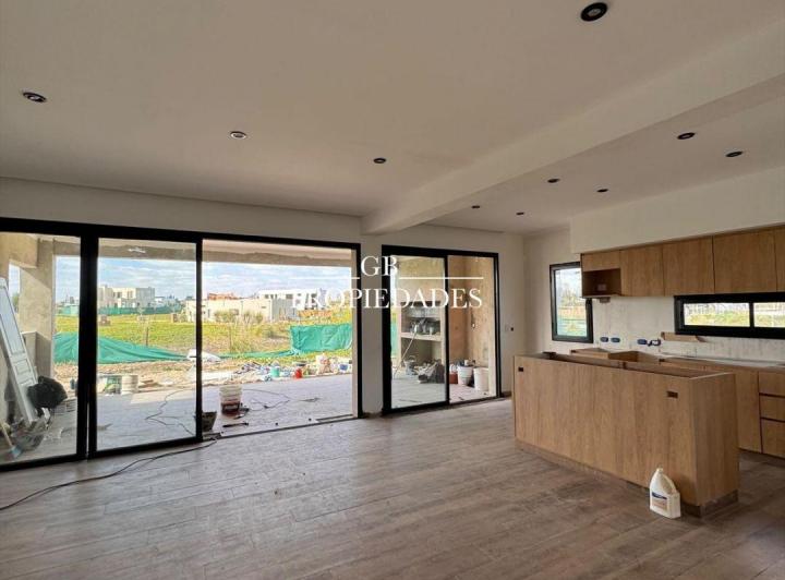 Casa · 140m² · 5 Ambientes