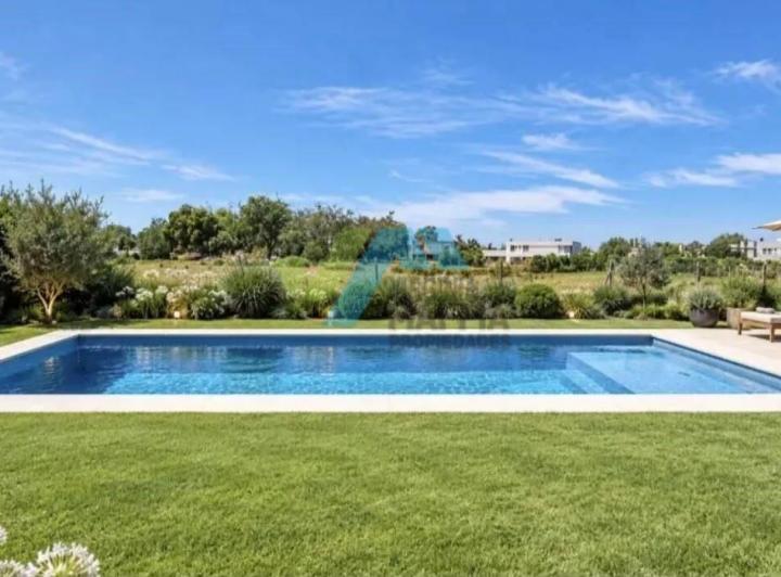 Casa · 27000m² · 5 Ambientes · 1 Cochera