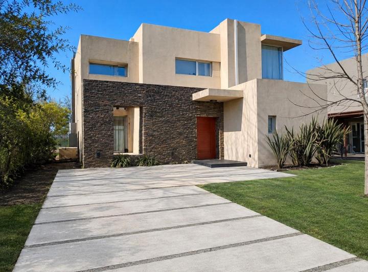 Casa · 237m² · 6 Ambientes