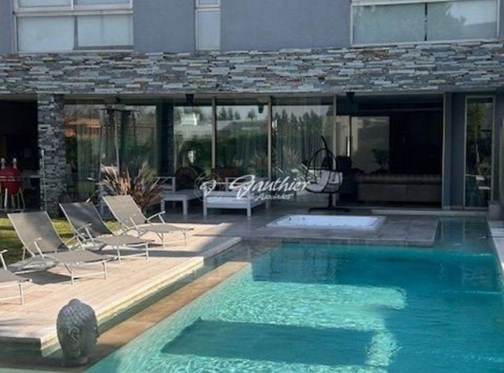 Casa · 400m² · 6 Ambientes · 2 Cocheras