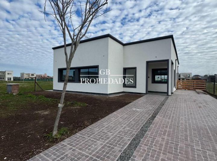 Casa · 156m² · 5 Ambientes · 2 Cocheras