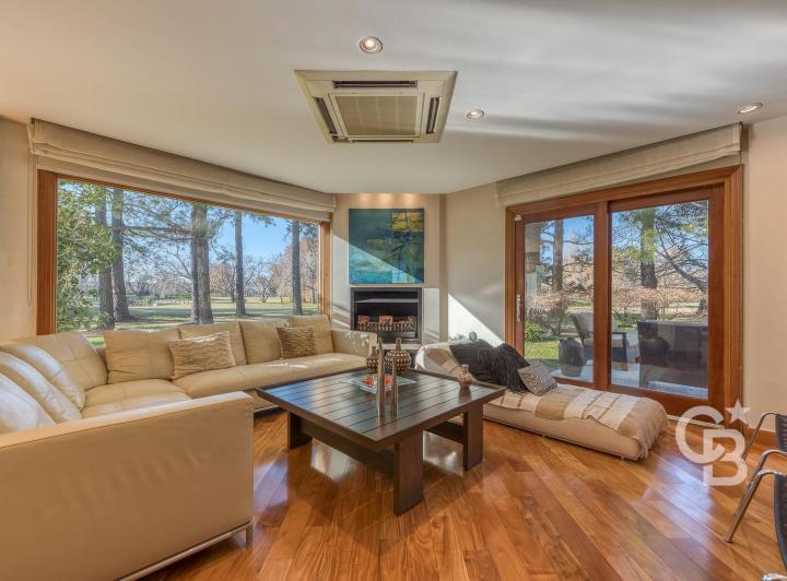 Casa · 293m² · 5 Ambientes · 2 Cocheras