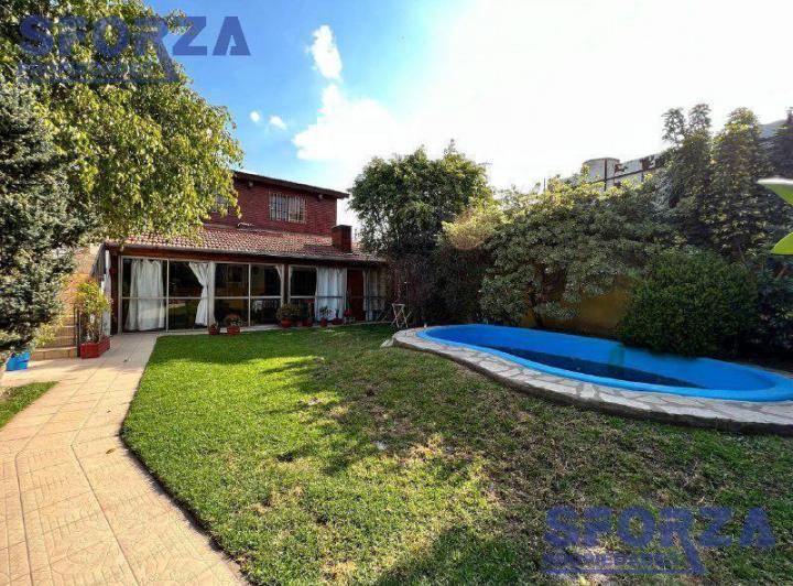 Casa · 300m² · 5 Ambientes · 2 Cocheras