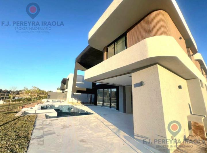 Casa · 550m² · 6 Ambientes · 2 Cocheras