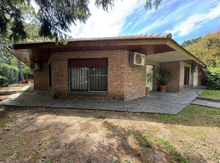 Casa · 245m² · 5 Ambientes · 2 Cocheras