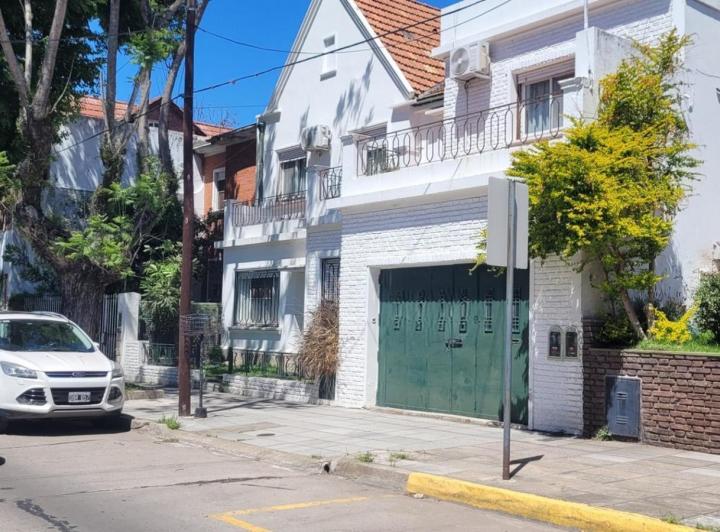 Casa · 324m² · 5 Ambientes · 3 Cocheras