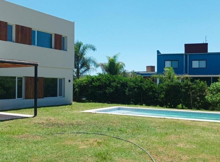 Casa · 225m² · 5 Ambientes · 1 Cochera