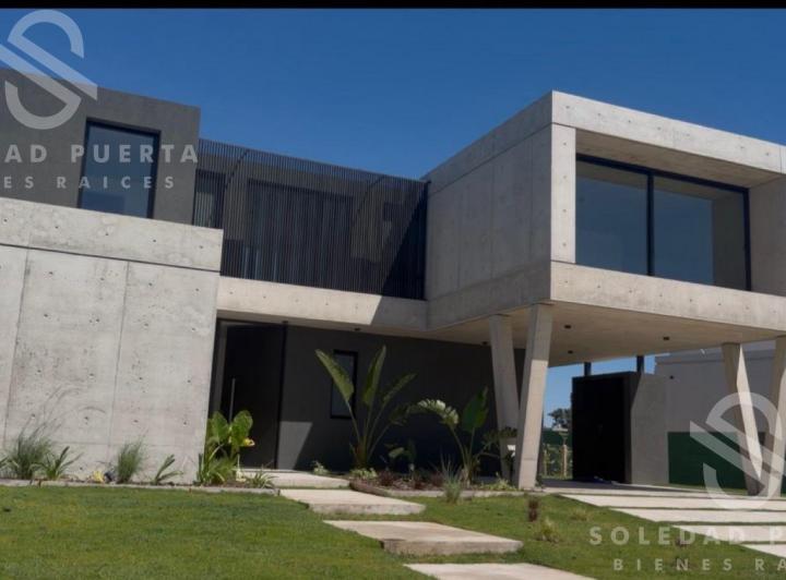 Casa · 276m² · 7 Ambientes · 2 Cocheras