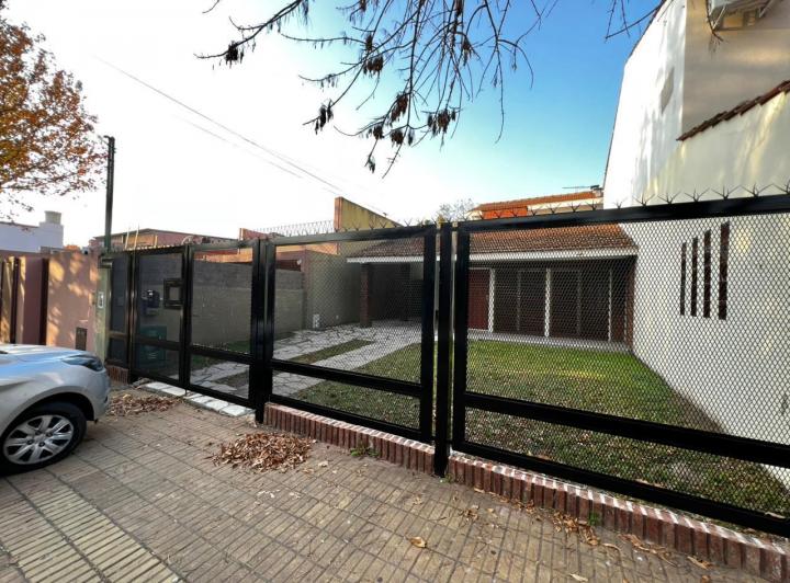 Casa · 147m² · 5 Ambientes · 2 Cocheras