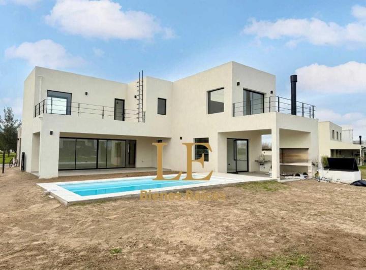 Casa · 319m² · 5 Ambientes · 6 Cocheras