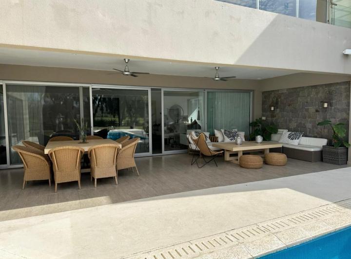 Casa · 600m² · 4 Dormitorios · 2 Cocheras