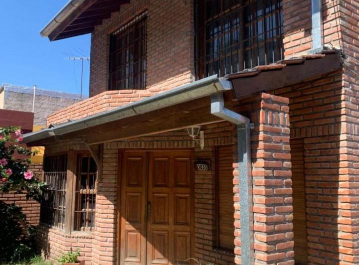 Casa · 140m² · 6 Ambientes · 1 Cochera